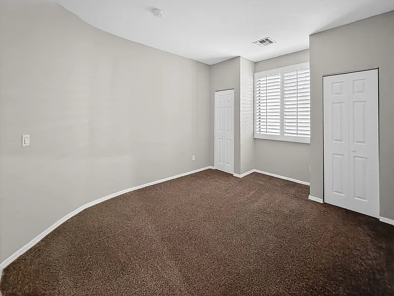 2421 W Ellis St — Photo 38