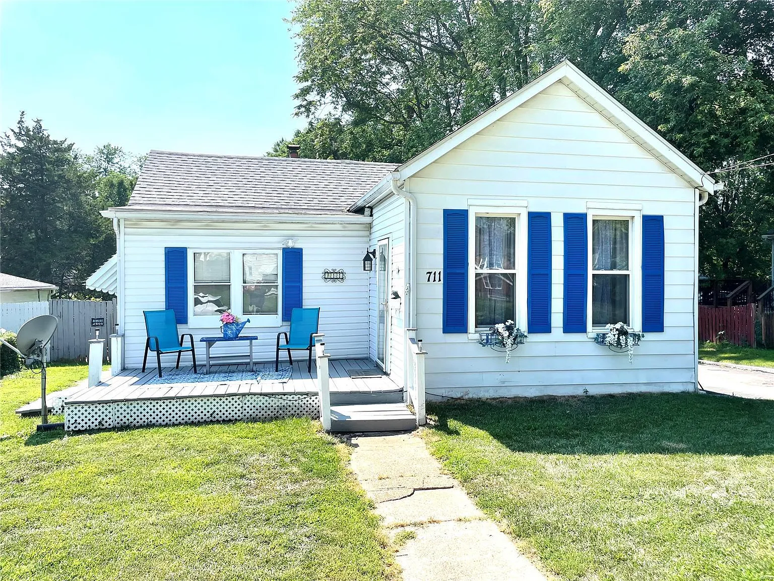 711 N Keebler Ave photo 1