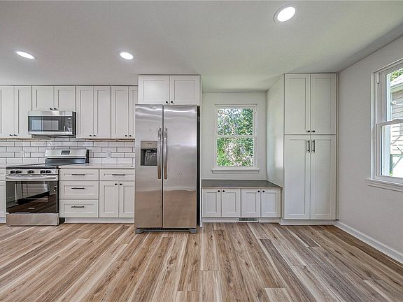 5th image of 203 N Highland Ave