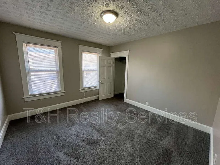 514 E 33rd St — Photo 11