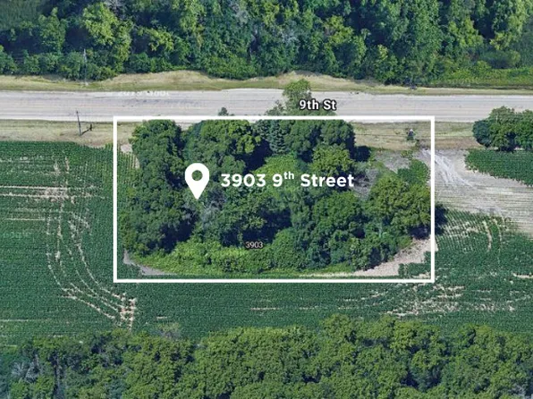 3903 9th St, Zion, IL 60099