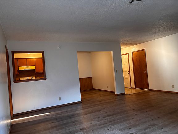 4th image of 2626 Shoreridge Ave