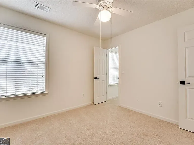 3 bed, 2124 sqft, $900 — Photo 1