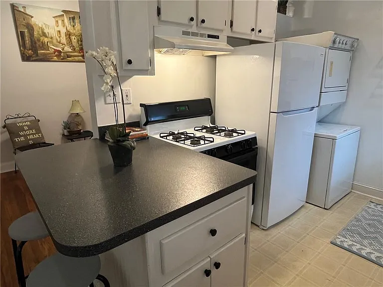 1115 Shelby Pl SE #B — Photo 14