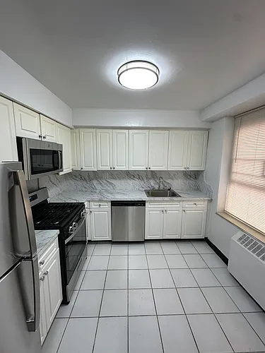 6104 183rd St Photo 1
