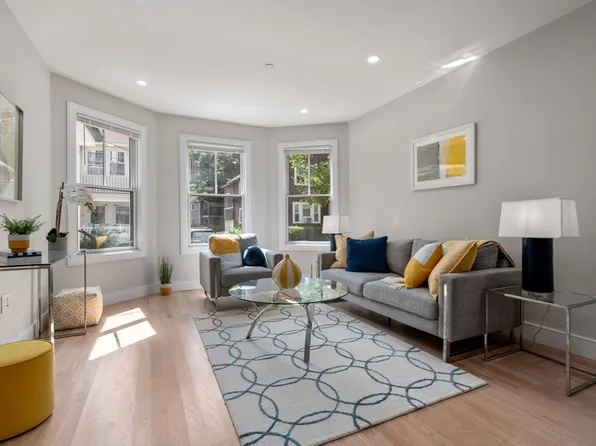 12 Henry St Unit 2, Brookline, MA 02445