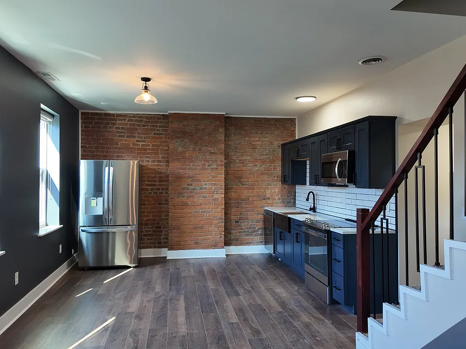 142 E Clifton Ave #3