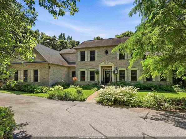 4950 Plummers Point Rd, Oshkosh, WI 54904