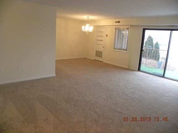 3rd image of 1635 Edgewood Pl Unit 102
