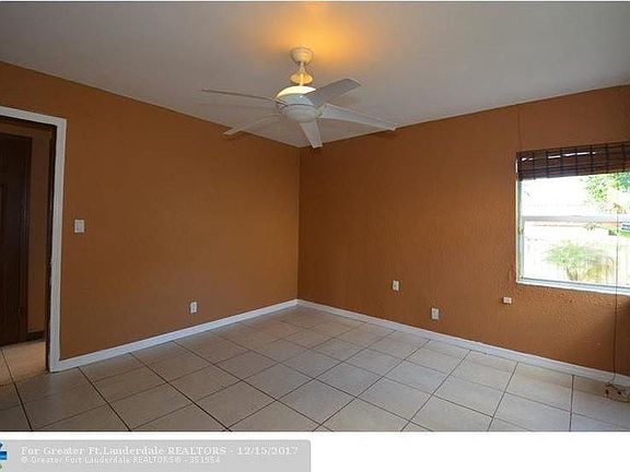 4th image of 421 NE 55th St