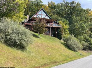 717 Lakeview Dr, Horner, WV 26372