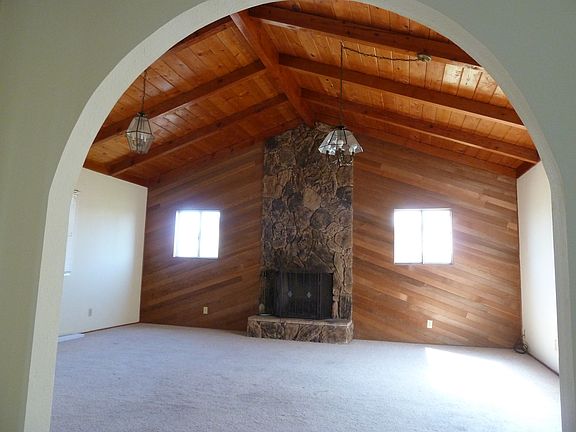family room w/ fpl