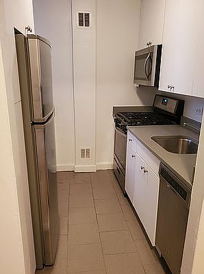2nd image of 3135 Crescent St APT 4L
