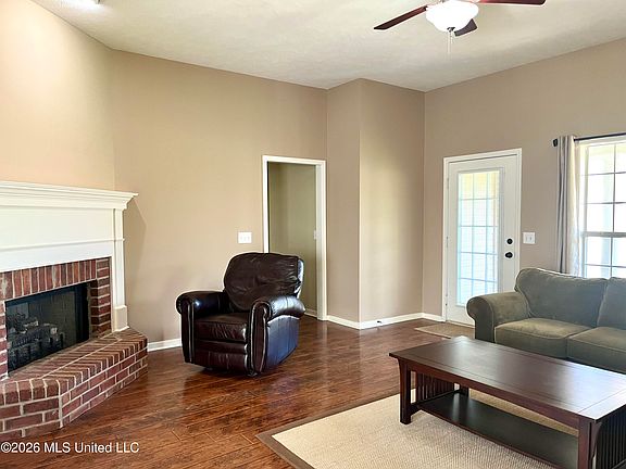 5th image of 344 White Oak Dr