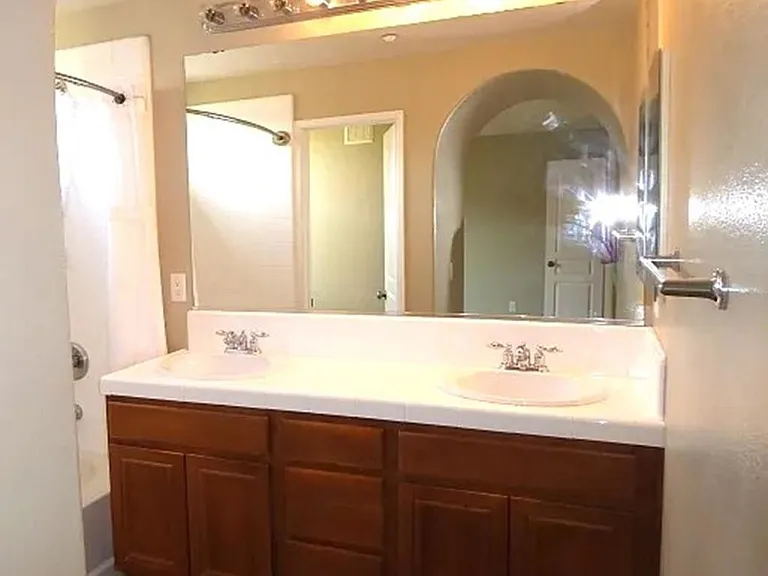 472 Almond Rd — Photo 7