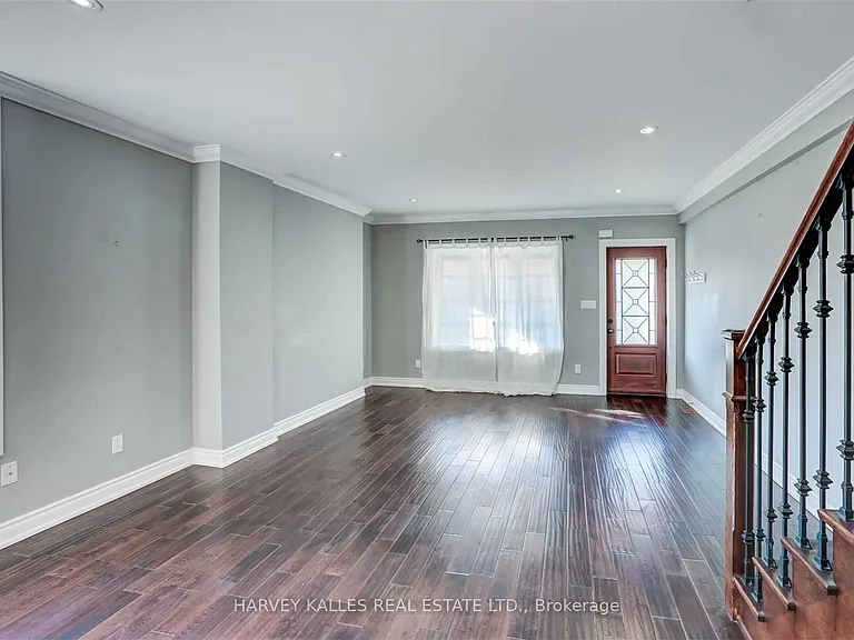 58 Sandford Ave — Photo 6