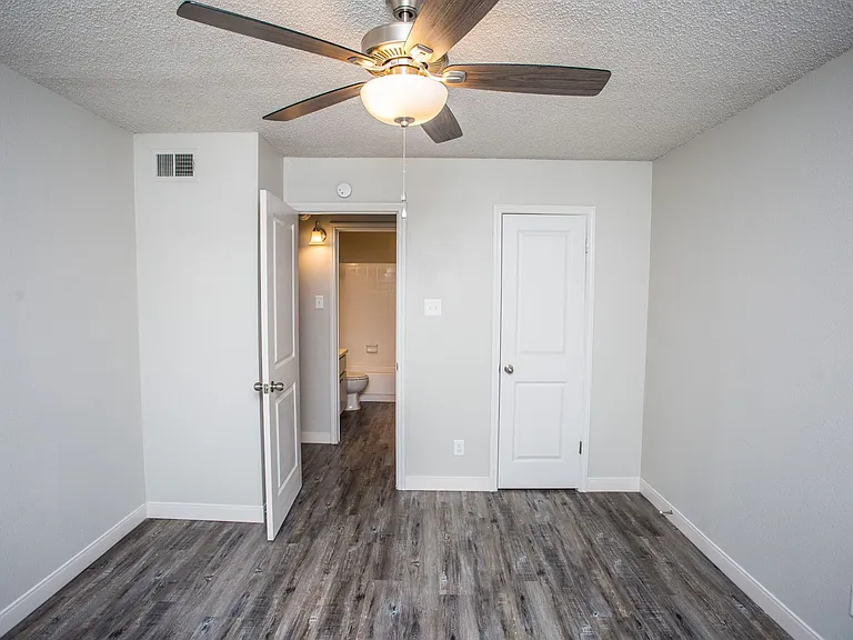 Saddlewood Apartments — Photo 41