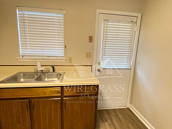 4th image of 310 E Cranford Ave