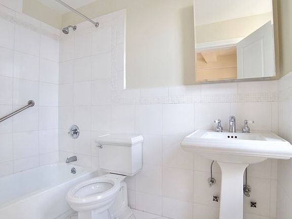 4th image of 166 2nd Ave APT 15I