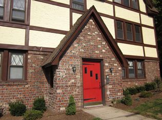 40 Oakwood Rd APT 2N, Huntington, NY 11743