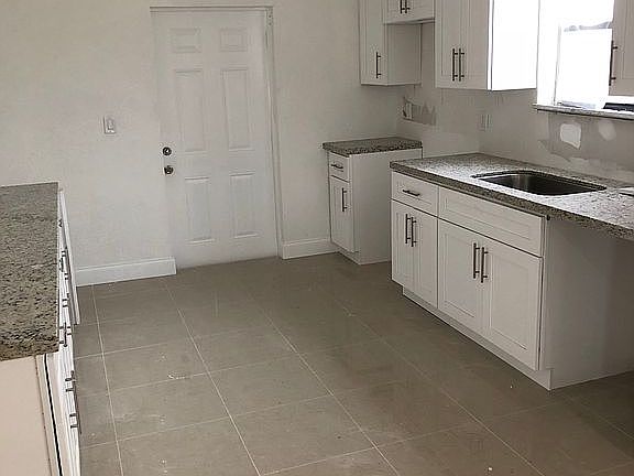 4th image of 14290 NE 4th Ave