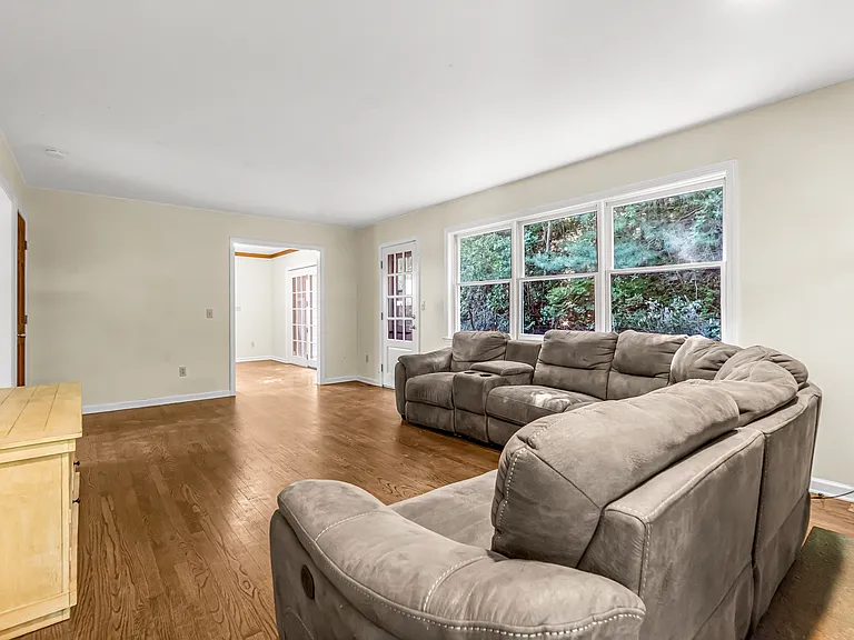 33 Serafin Ct — Photo 11