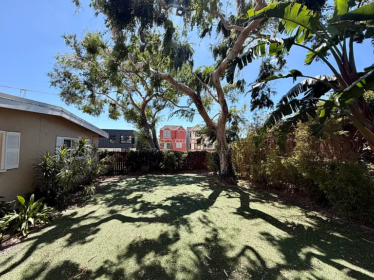 6833 Draper Ave — Photo 11