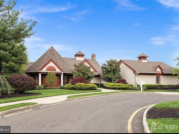 3rd image of 3228 Sayre Dr