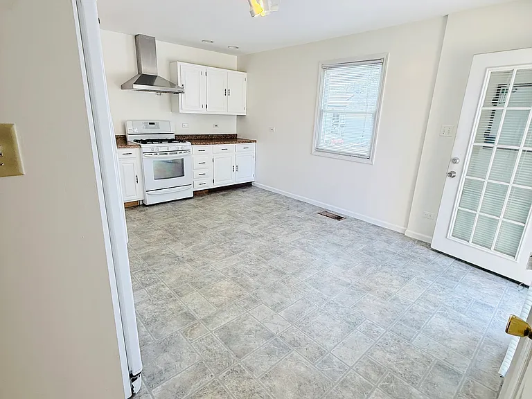 2904 Stork Ct — Photo 3