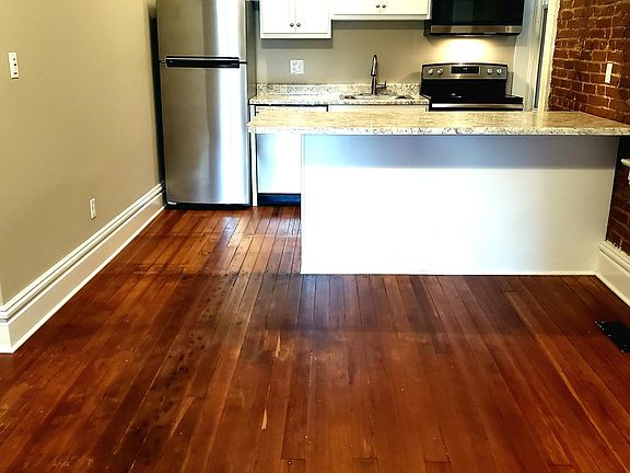 3rd image of 2913 Magnolia Ave Floor 1