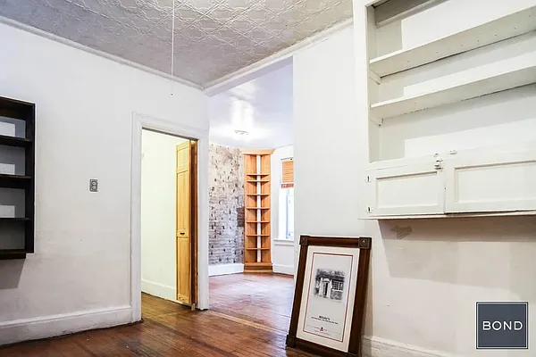 Rented by Bond New York | media 9