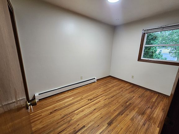 5th image of 141 9th Ave N #1