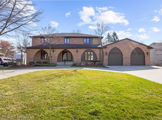 37900 Saddle Ln, Clinton Township, MI