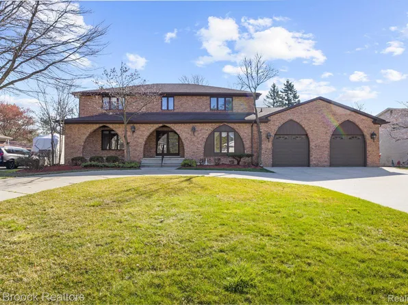 37900 Saddle Ln, Clinton Township, MI 48036