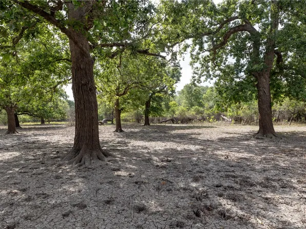 1691 Navasota Rdg, Navasota, TX 77868