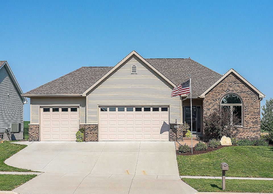 1st image of 730 Strathmoor Dr