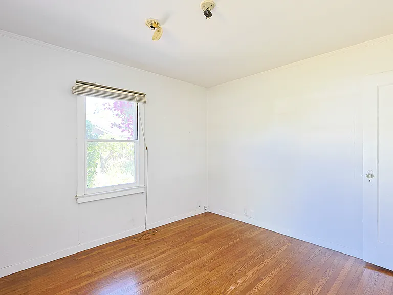 Ross Rd — Photo 12