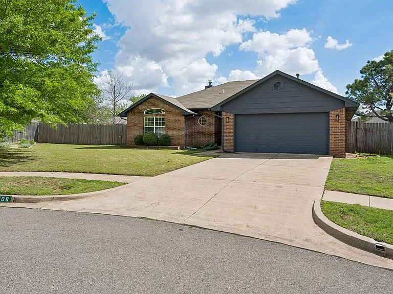 1708 Creekside Ct — Photo 2