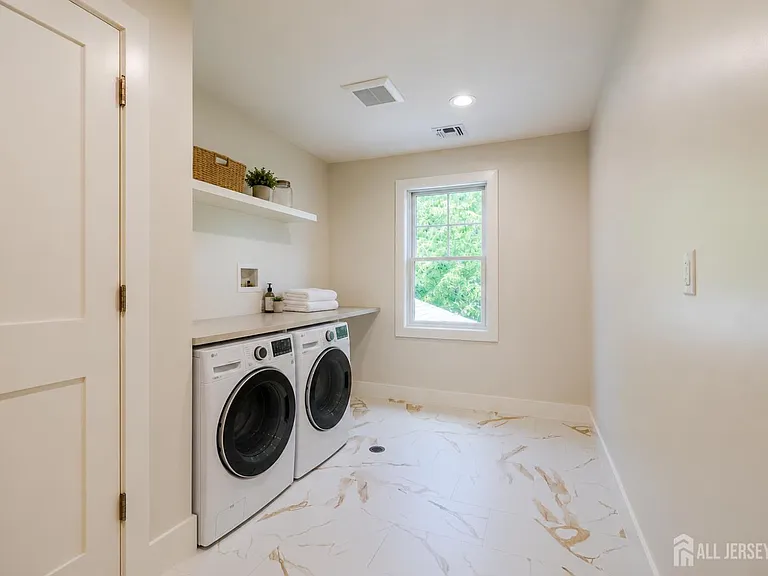 11 Scarlet Dr — Photo 11