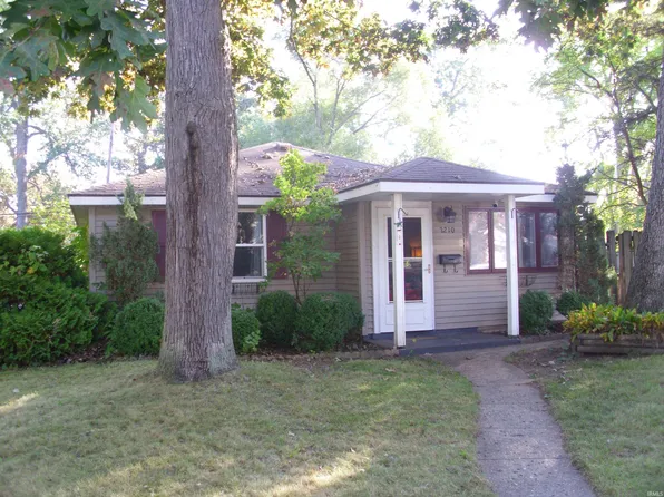 2210 Inglewood Pl, South Bend, IN 46616