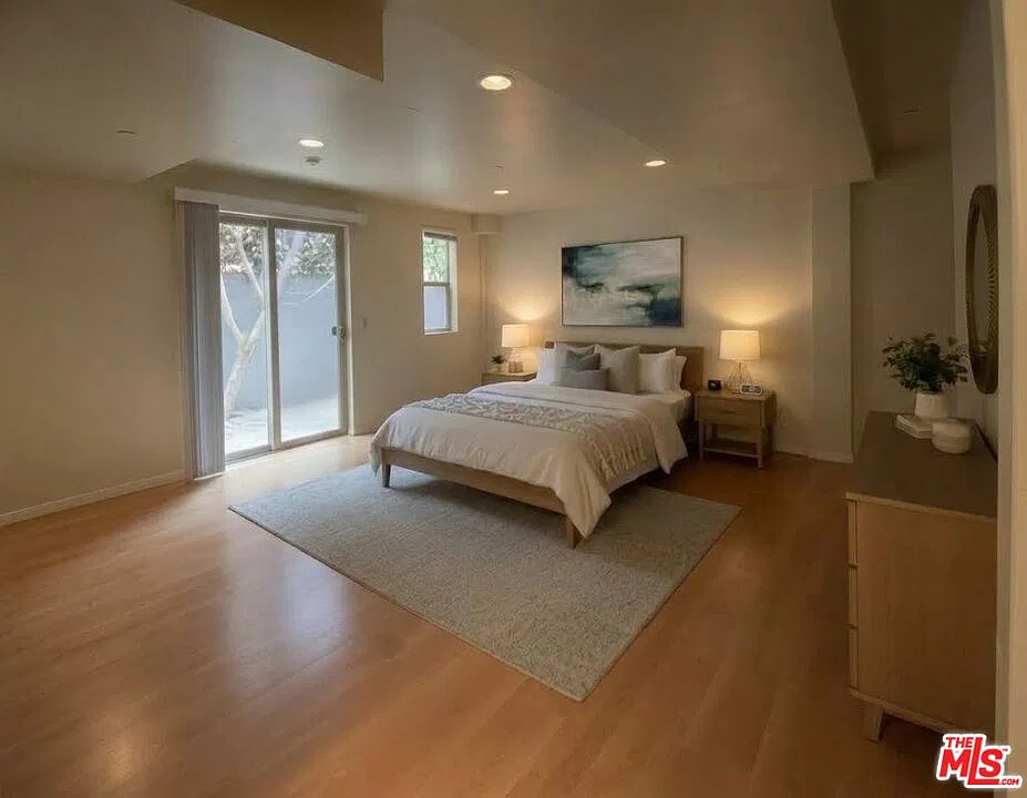 1 bed, 1.0 bath, 1899 sqft, $6,500 — Photo 2