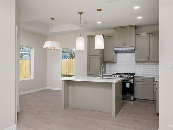 4th image of 1709 Alisson St