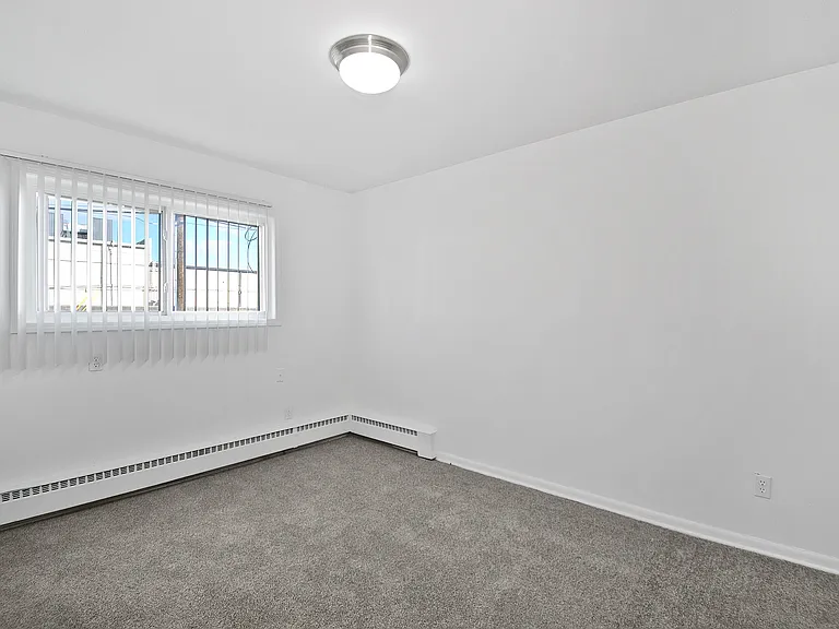 Silverstone Apartments — Photo 11