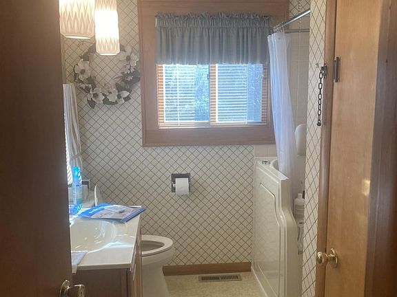 Main Level Bath