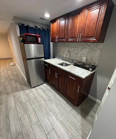 1706 N Broadway — Photo 1