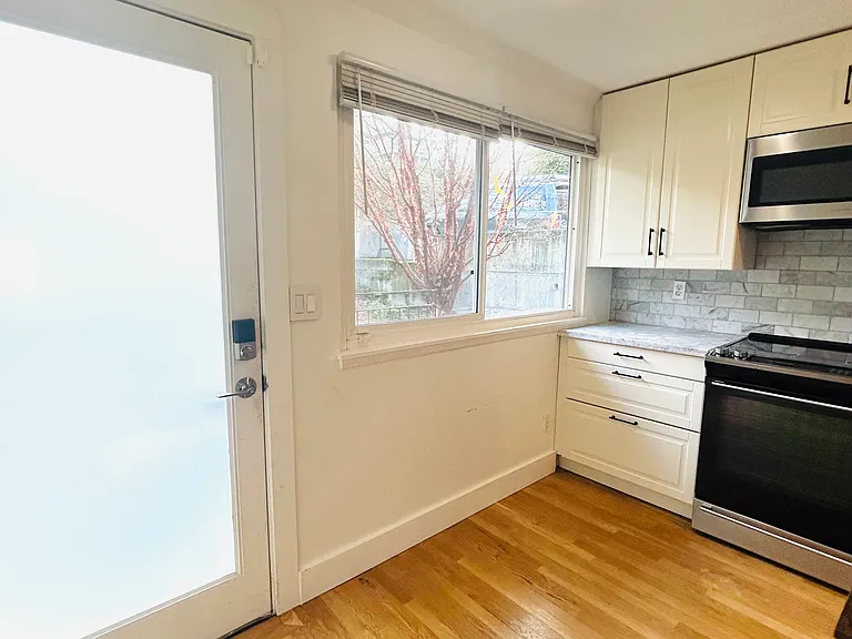 4241 Palatine Ave N — Photo 2