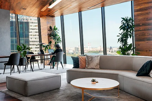 Rented by MNS | media 4