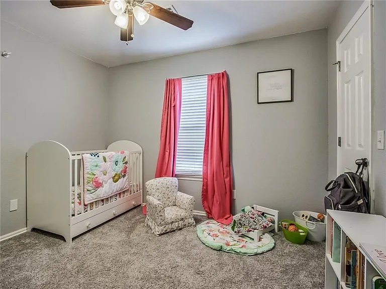 612 SW 38th Pl — Photo 12