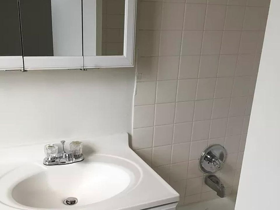 1st image of 640 W Briar Pl APT 107