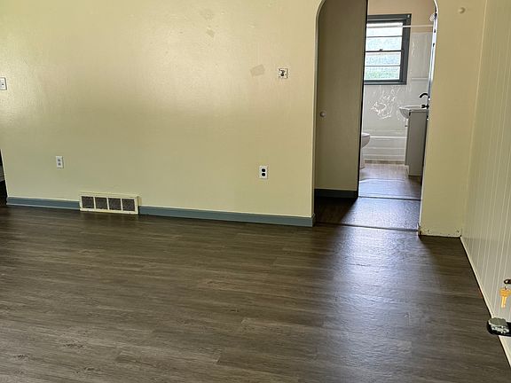 5th image of 308 Watson Ave